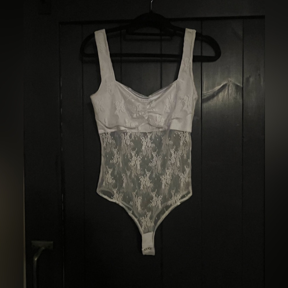 ReoRia Classic White Lace Tank Bodysuit, size Large